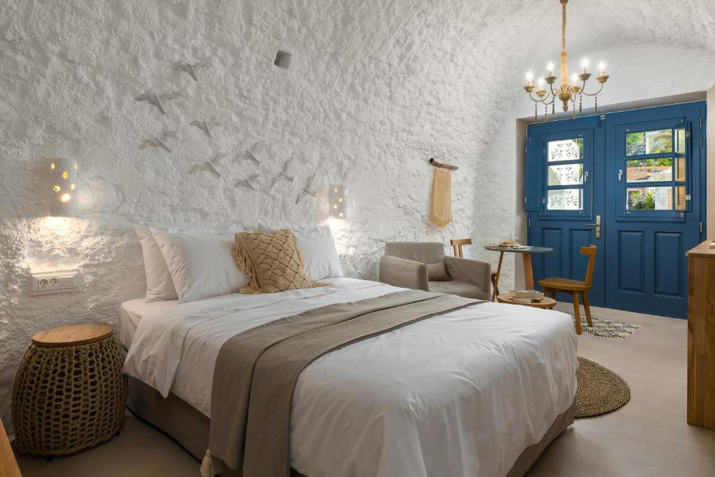 Kaminos Boutique Hotel room 2