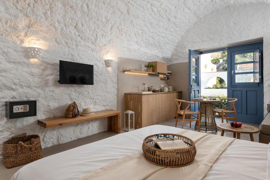 Kaminos Boutique Hotel room 4